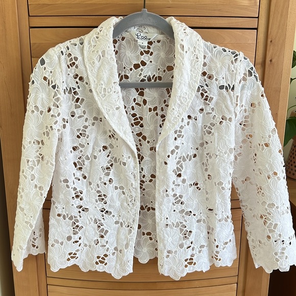 LILLY PULITZER white eyelet blazer.  In great condition size 8 - Picture 5 of 5